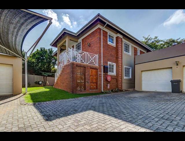 3 BEDROOM TOWNHOUSE FOR SALE IN FARRAR PARK